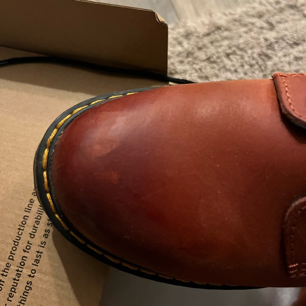 Dr marten Leona